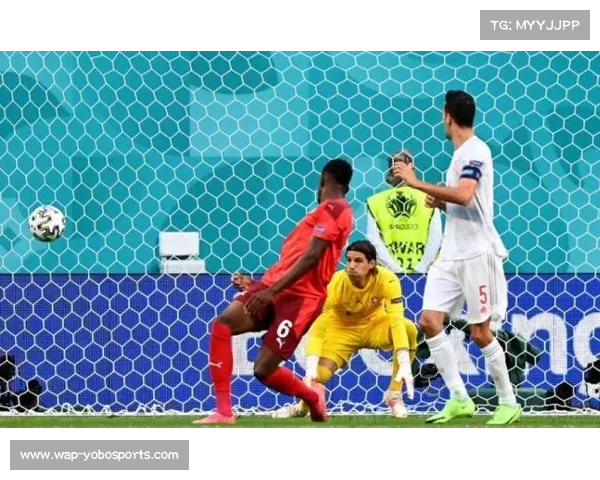 诺伊尔连续扑救瞬间，37岁门神宝刀未老